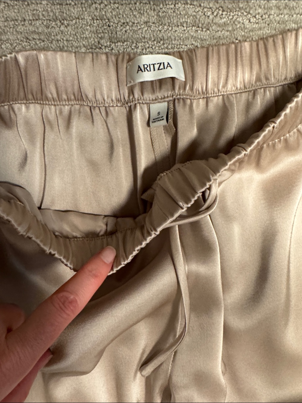 Aritzia NWOT The Lodge Pant Satin Marcona Beige Size Small - Picture 11 of 15